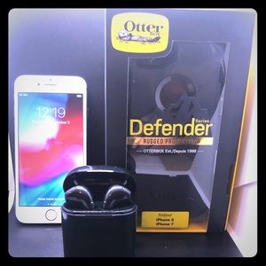 Unlocked iPhone 8 64 gb nice! No iCloud issues !